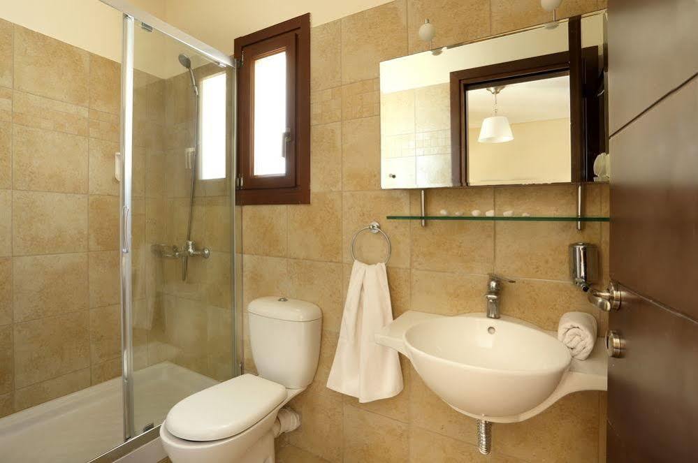Aithra Apartments & Suites Gavrio Ngoại thất bức ảnh